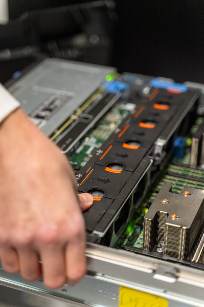 Bytte av vifte på en server