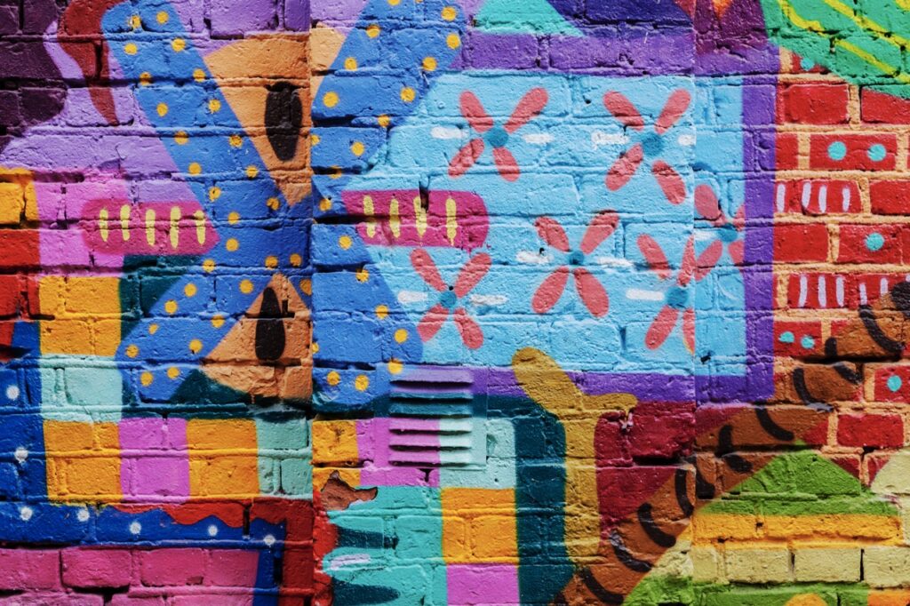 Bilde av sterke farger som på en murvegg. Skal illustrere viktigheten av fargebruk og kombinasjon med fonter og annen profil